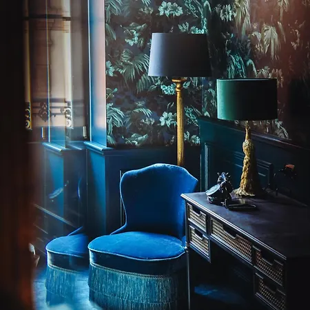 Madame C - Très Particulier Hotel 4*