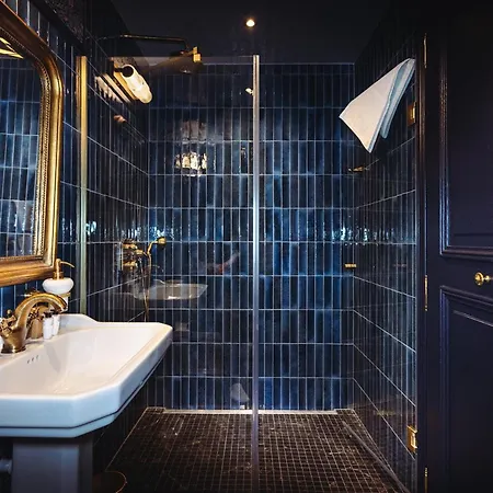 Madame C - Particulier Hotel