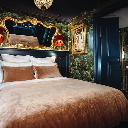 Madame C - Particulier Hotel
